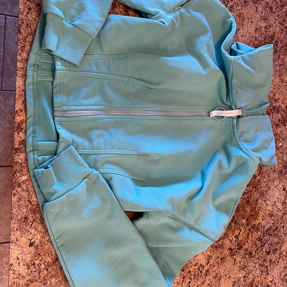 NWOT Fabletics Cropped Full Zip Hoodie - Picture 2 of 6